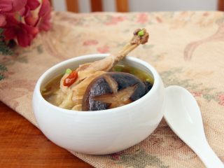 8、香菇炖鸡,