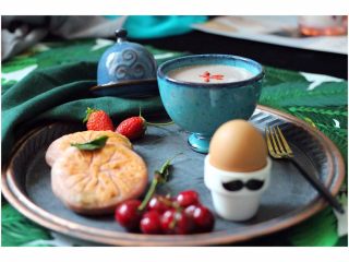 8、杂粮米糊(豆浆机版),再加上用粽叶煮过的鸡蛋