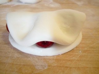 14、中式点心+枣花馍,来个侧面照，都做好后，锅里注水开火，锅开后，二次发酵也差不多了，上锅蒸25分钟，焖5分钟出锅（蒸的时间看馒头的大小，我的大就多蒸了5分钟）