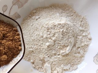 8、红枣燕麦饼干#家有烤箱#,加入红糖