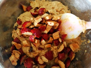 12、红糖发糕,加到面糊里面，搅拌均匀即可