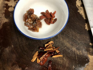 5、红枣红糖糯米饭➕甜美幸福心如蜜,红枣留五颗,其他去核切丝