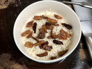 8、红枣红糖糯米饭➕甜美幸福心如蜜,再摆上桂圆肉和红枣丝