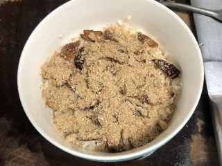 9、红枣红糖糯米饭➕甜美幸福心如蜜,铺上一层芝麻粉