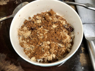 10、红枣红糖糯米饭➕甜美幸福心如蜜,均匀撒上一层红糖粉,喜欢吃甜的可以多加点