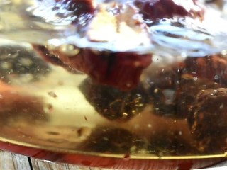 8、红枣桂圆茶,先用大火煮开
