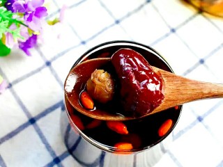 14、红枣桂圆茶,对我们女性很好的东西,时不时的来一杯,新的一年对我们自己好一点哦~