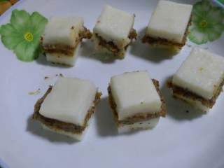 7、红枣山药糕,噹！噹！成品出来了，有着牛奶的香味，即香又好吃