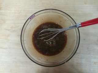 4、黑糖腰果酥,充分搅拌均匀。