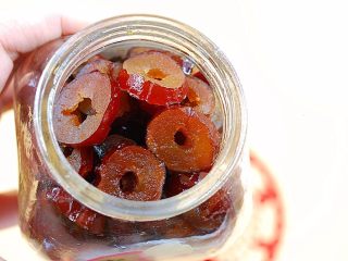 7、蜂蜜红枣蜜-美容养颜圣品,小火煮半小时左右，煮至枣软汤干，晾至温凉后，装入瓶中