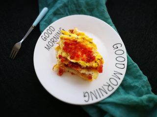 12、#感恩节食谱#培根蛋饼,发现我的平底锅太小了，看来要换个大点的才顺手。