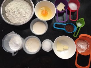 1、可可麻薯软欧,准备好食材