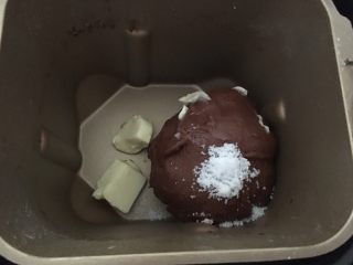 9、可可麻薯软欧,20分钟后加入软化的黄油和盐，在开启一个imix程序