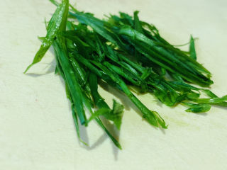 10、清蒸龙利鱼,切丝；