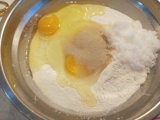 4、红枣面包,加入4克酵母。