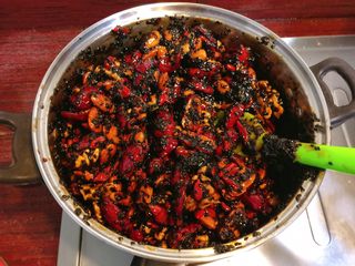 25、阿胶固元膏,迅速把所有食材拌均匀。