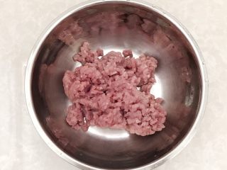 7、#咸味#美味的猪肉荠菜高汤馄饨,我买的是精瘦肉，其实买五花肉也蛮香的，看你的喜好了