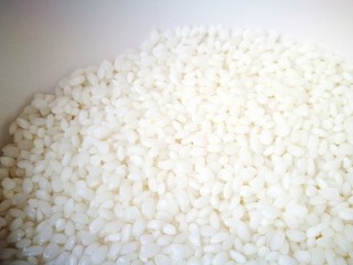 2、传统甜品～糯米切糕,糯米泡水4-5小时