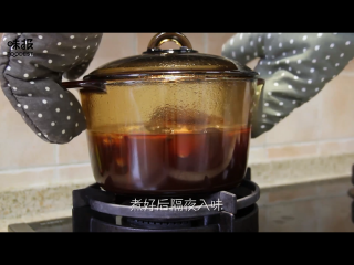 6、食欲大开的凉拌牛肉,烧好后，让牛肉自然凉，隔夜入味