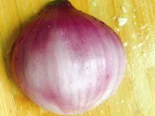 7、黑胡椒牛柳,准备半个洋葱