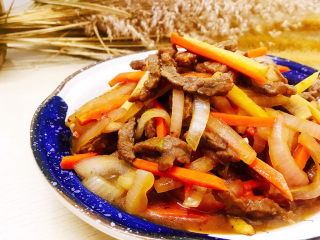 22、黑胡椒牛柳,装盘即可食用。