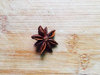 4、营养滋补+白萝卜筒骨汤,八角一个