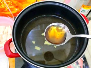 12、山药黑木耳胡萝卜排骨汤,加两勺料酒!