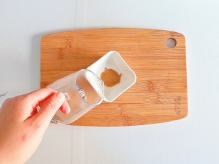 8、补铁食谱-花生酱木耳米粉糊,红枣花生芝麻酱里加入少许温水稀释