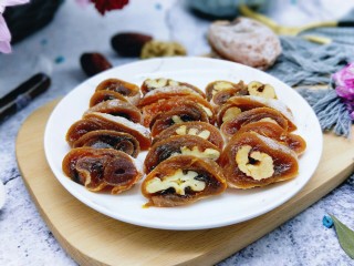 14、#柿子饼的特殊吃法#柿子饼包核桃-三种口味,近看，诱惑。特别美味，三种口味的健康小零食。