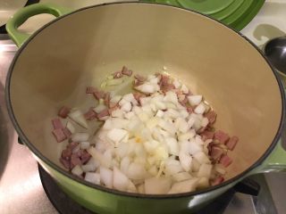 15、培根蔬菜汤,再加洋葱丁（炒）