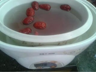 3、补血五谷粥,如图。加满水