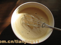 8、红枣派,红枣和所有派馅料倒入料理机打成糊，静置30分钟