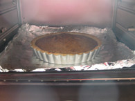 9、红枣派,将派馅料糊倒入做好的派皮中，七分满即可。烤箱预热，180度35分钟即可。