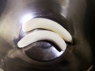 2、健身好搭档香蕉燕麦饼,脱掉衣服还是很白富美的。