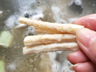 18、年年有余滋补牛肝菌鱼头汤,放北沙参。