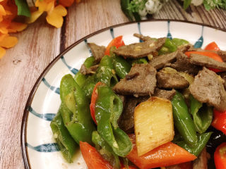 15、青椒炒猪肝,装盘