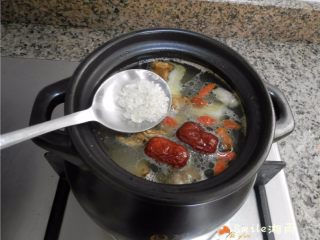 10、当归鸽子汤,放冰糖。