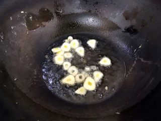 15、萍水相逢（平菇辣椒炒鸡蛋）,小火煸香