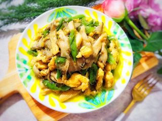 24、萍水相逢（平菇辣椒炒鸡蛋）,好吃还有营养，赞赞赞