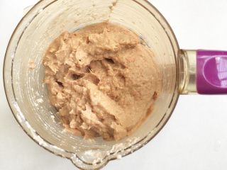 3、猪肉小米豆腐糕,打成泥状