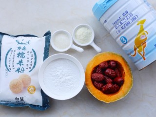 1、冬至美食 南瓜红枣糕,准备好所有食材。