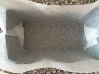 10、红枣牛奶发糕,容器铺上油纸或者抹油