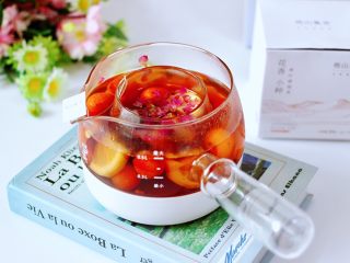 14、玫瑰水果小种红茶,茶香无比的玫瑰水果花香小种红茶就煮好了。