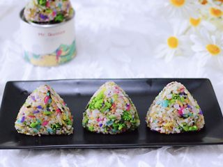 17、藜麦海苔五彩米饭团,嘻嘻，每次做的饭团都不够吃哟。