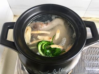 18、冬日进补系列➕当归黄芪枸杞鲜鸡汤,煮开转中火