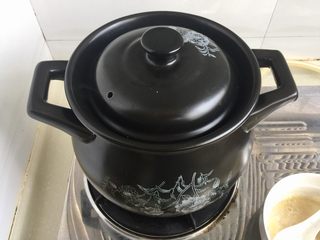 21、冬日进补系列➕当归黄芪枸杞鲜鸡汤,转小火,炖两个小时左右,因为是土鸡,很耐炖哦,如果是肉鸡,估计一个小时就可以了