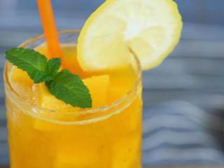 5、芒果绿茶—这样能喝出雪泥的口感，夏天的味道啊,既有绿茶的芬芳，还有芒果的香甜哦~