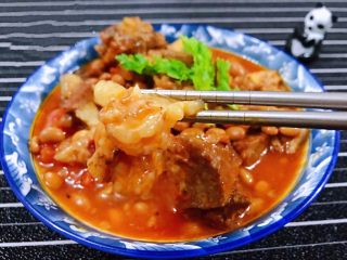 14、番茄黄豆炖牛腩,牛腩肉肉入口唇齿留香回味无穷