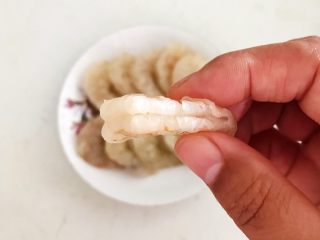 11、10分钟快手菜  凉拌蒜蓉虾仁西蓝花,挑出虾线