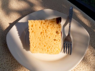 12、玉米发糕,趁热切块享用，柔软香甜，停不了口。